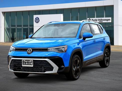 New 2026 Volkswagen Taos SE FWD image 4