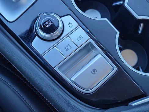 Used 2023 Genesis G70 2.0T image 23