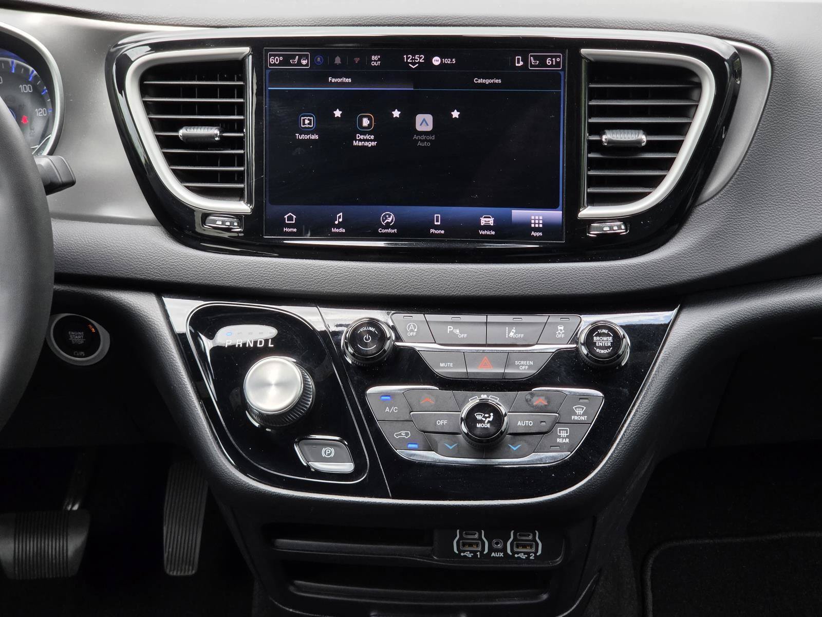 Used 2025 Chrysler Pacifica Select FWD image 13