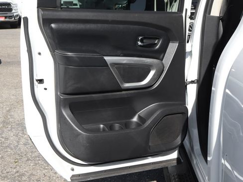 Used 2018 Nissan Titan PRO-4X AWD/4WD image 38