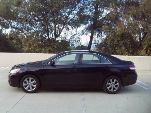 Used 2011 Toyota Camry LE FWD image 19