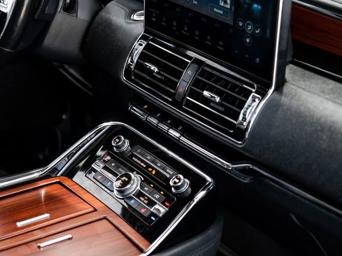 Used 2022 Lincoln Navigator Reserve AWD/4WD image 22