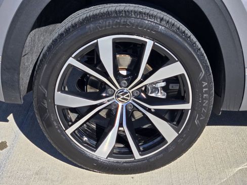 Used 2024 Volkswagen Atlas Cross Sport SEL Premium R-Line image 9