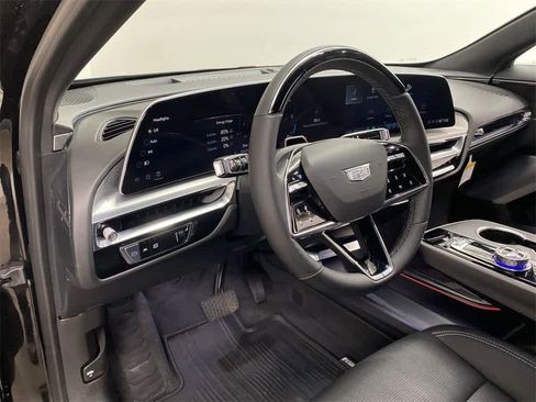 Certified 2024 Cadillac Lyriq Luxury image 2