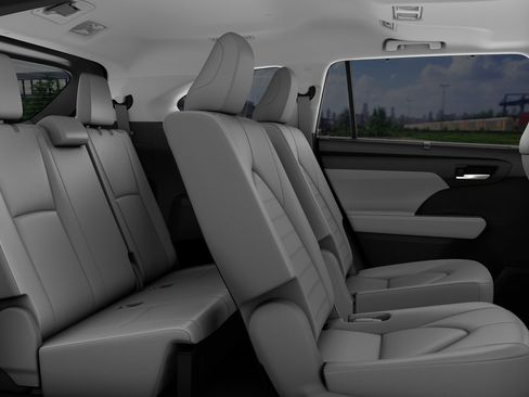 New 2026 Toyota Highlander XLE AWD/4WD image 2