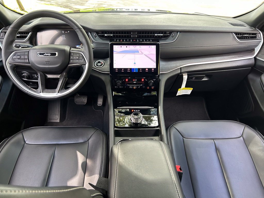 Certified 2025 Jeep Grand Cherokee Limited RWD image 11