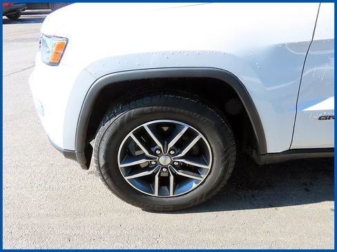 Certified 2018 Jeep Grand Cherokee Limited image 4