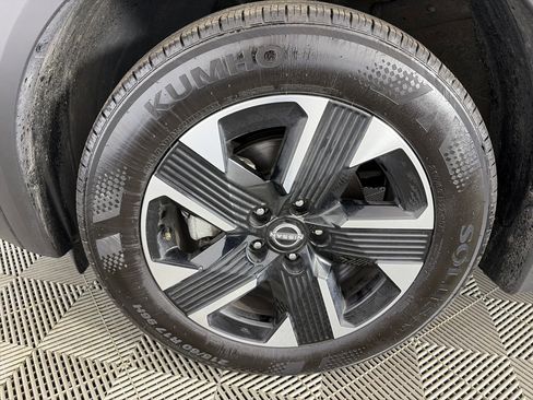 Used 2025 Nissan Kicks SV AWD/4WD image 13