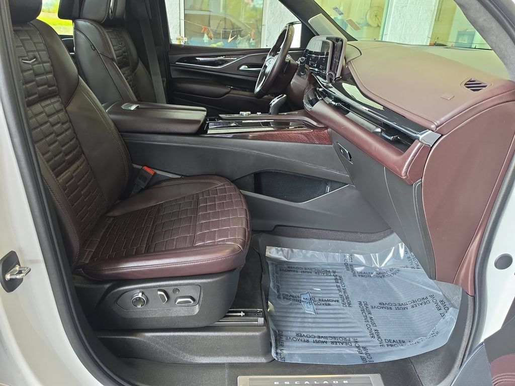 Certified 2024 Cadillac Escalade Sport Platinum w/ Heavy-Duty Trailer Package AWD/4WD image 36