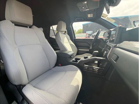 Used 2025 Toyota 4Runner SR5 AWD/4WD image 4