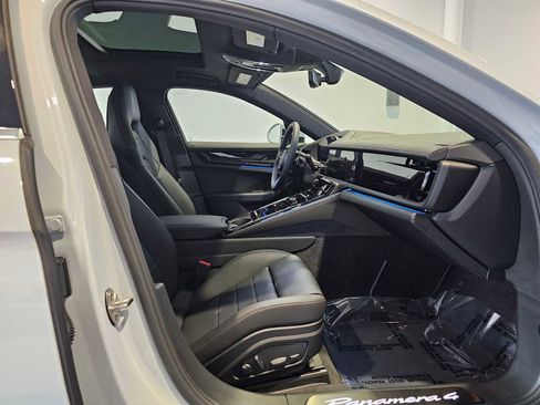 New 2025 Porsche Panamera 4 image 13