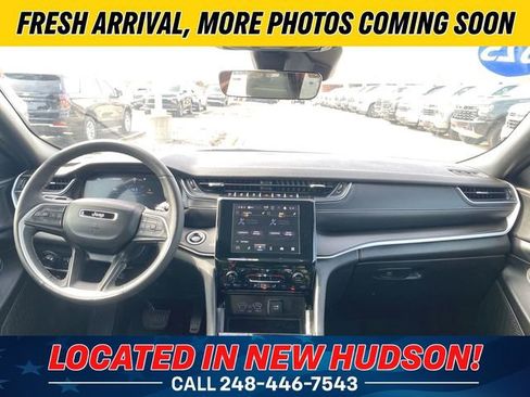 Used 2025 Jeep Grand Cherokee Altitude image 19