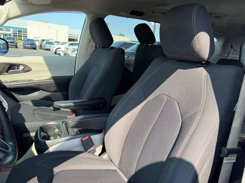 Used 2019 Chrysler Pacifica Touring Plus w/ Advanced Safetytec Group FWD image 19