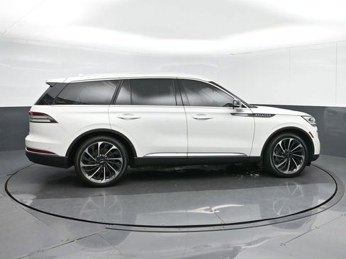 Used 2020 Lincoln Aviator Reserve w/ Equipment Group 202A image 8