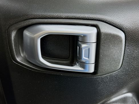 Used 2019 Jeep Wrangler Unlimited Sport S AWD/4WD image 39