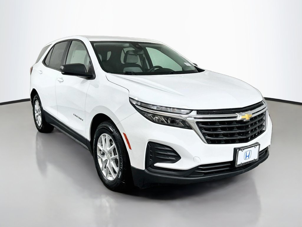 Used 2022 Chevrolet Equinox LS w/ LS Convenience Package FWD image 3