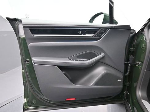 Certified 2025 Porsche Macan Electric RWD image 14