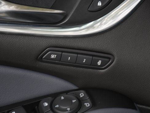 Used 2024 Buick Enclave Premium image 11