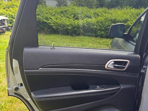 Used 2015 Jeep Grand Cherokee Limited w/ Luxury Group II AWD/4WD image 22