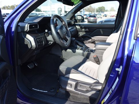 Used 2024 Toyota Tacoma 4x4 Double Cab image 12
