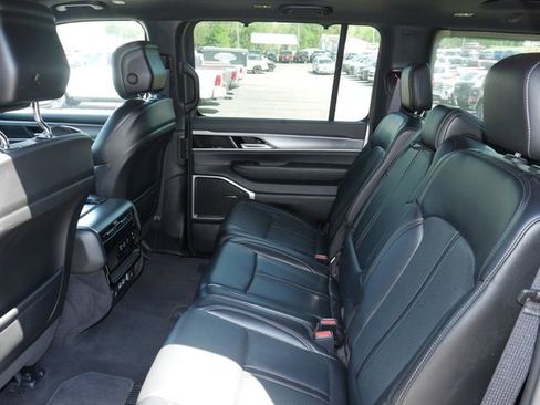 Used 2025 Jeep Wagoneer 4WD w/ Convenience Group I image 29