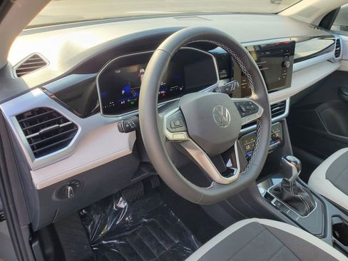 New 2025 Volkswagen Taos SE image 18