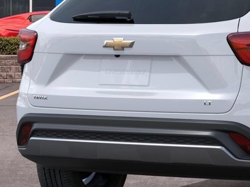 New 2026 Chevrolet Trax LT w/ LT Convenience Package FWD image 14