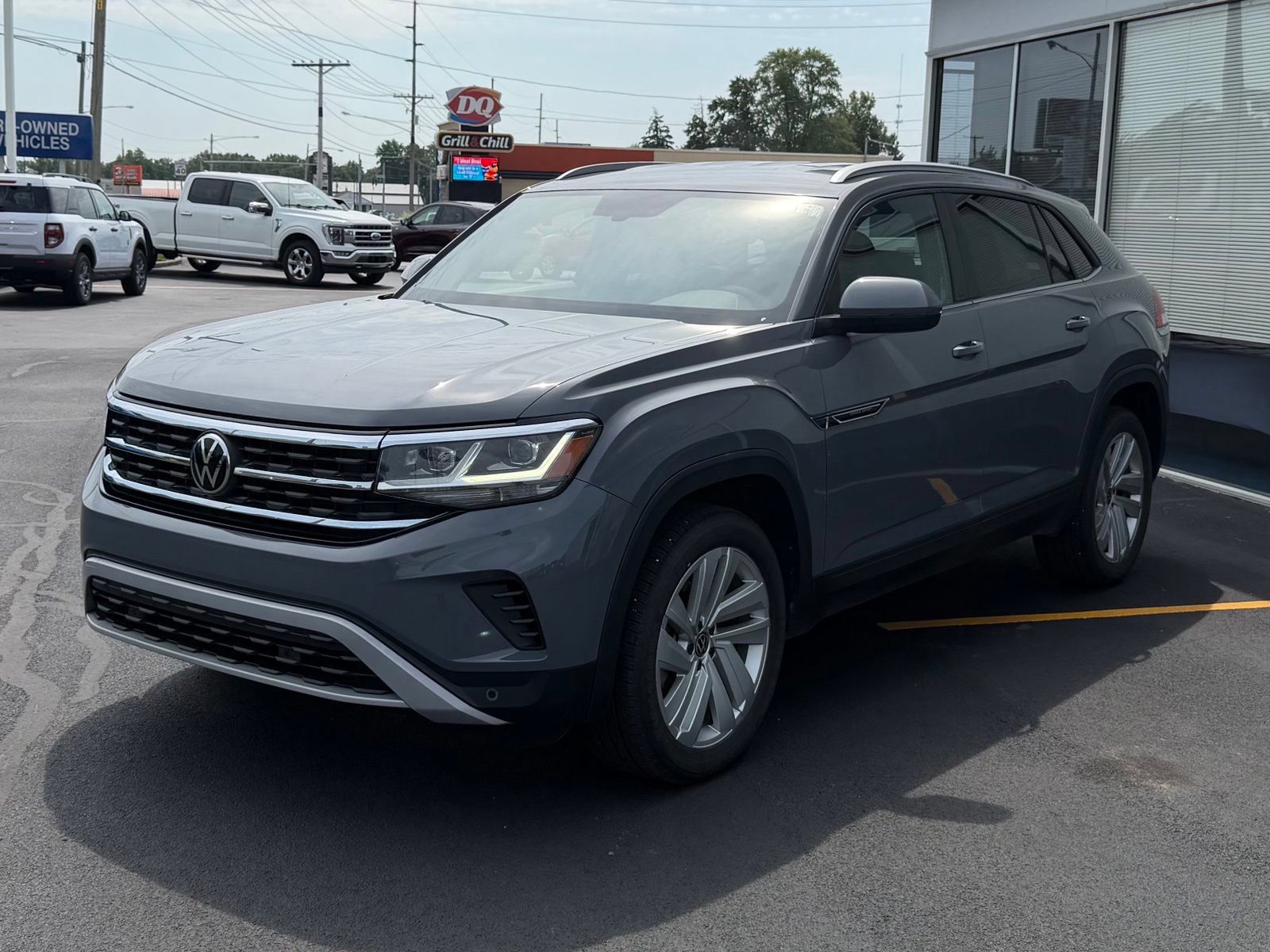 Used 2021 Volkswagen Atlas Cross Sport SE FWD image 3
