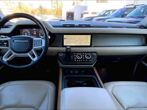 Used 2020 Land Rover Defender 110 SE image 13