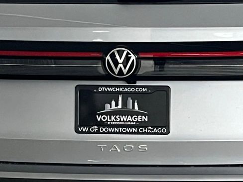 New 2025 Volkswagen Taos SE image 33