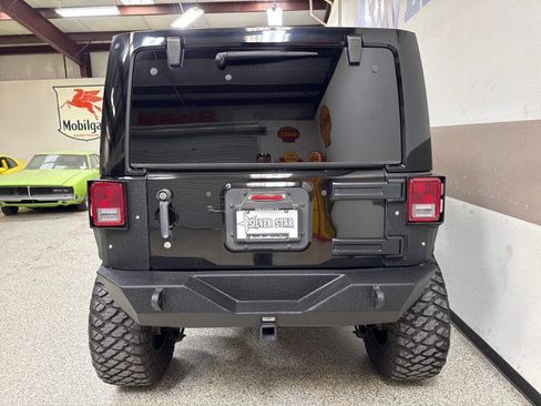 Used 2015 Jeep Wrangler Unlimited Rubicon image 8