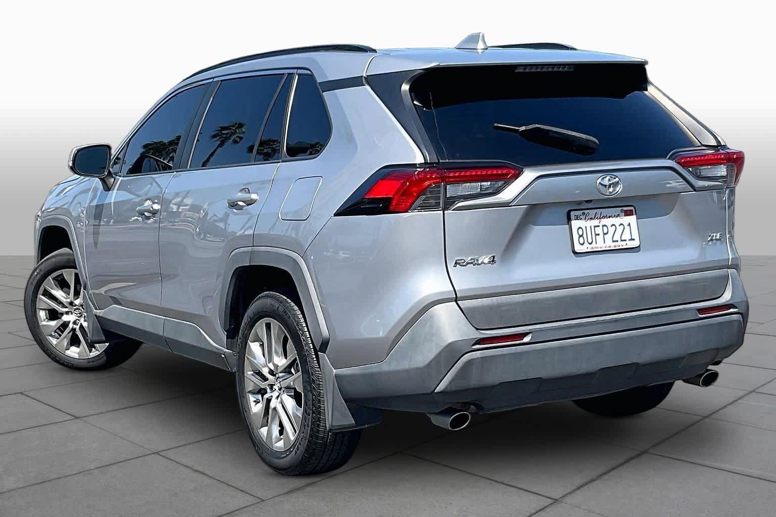 Used 2021 Toyota RAV4 XLE Premium FWD image 11