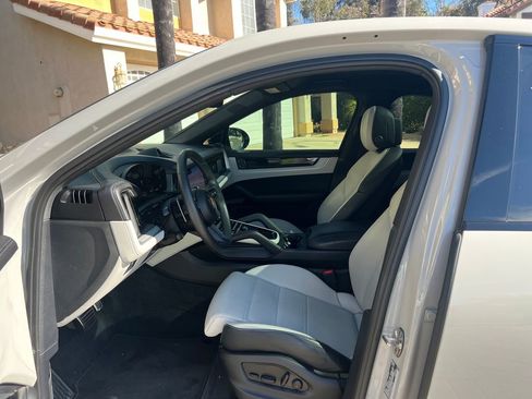 Used 2024 Porsche Cayenne S image 11