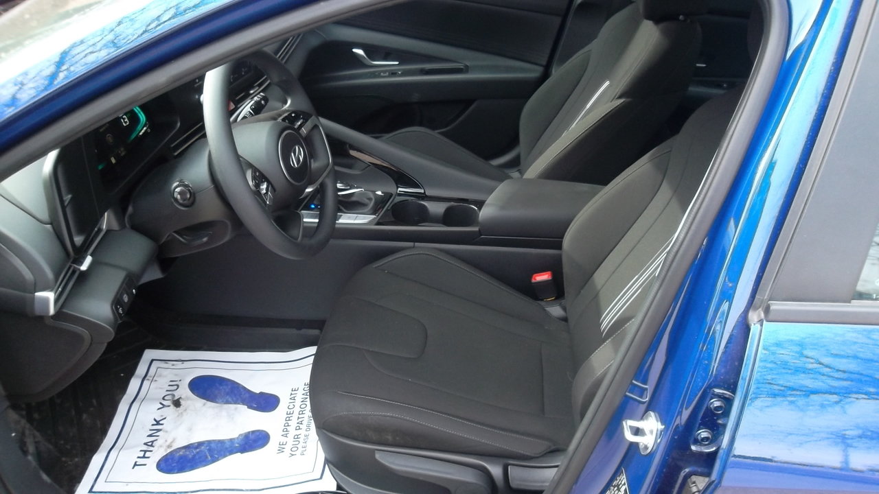 Used 2025 Hyundai Elantra Hybrid FWD image 13