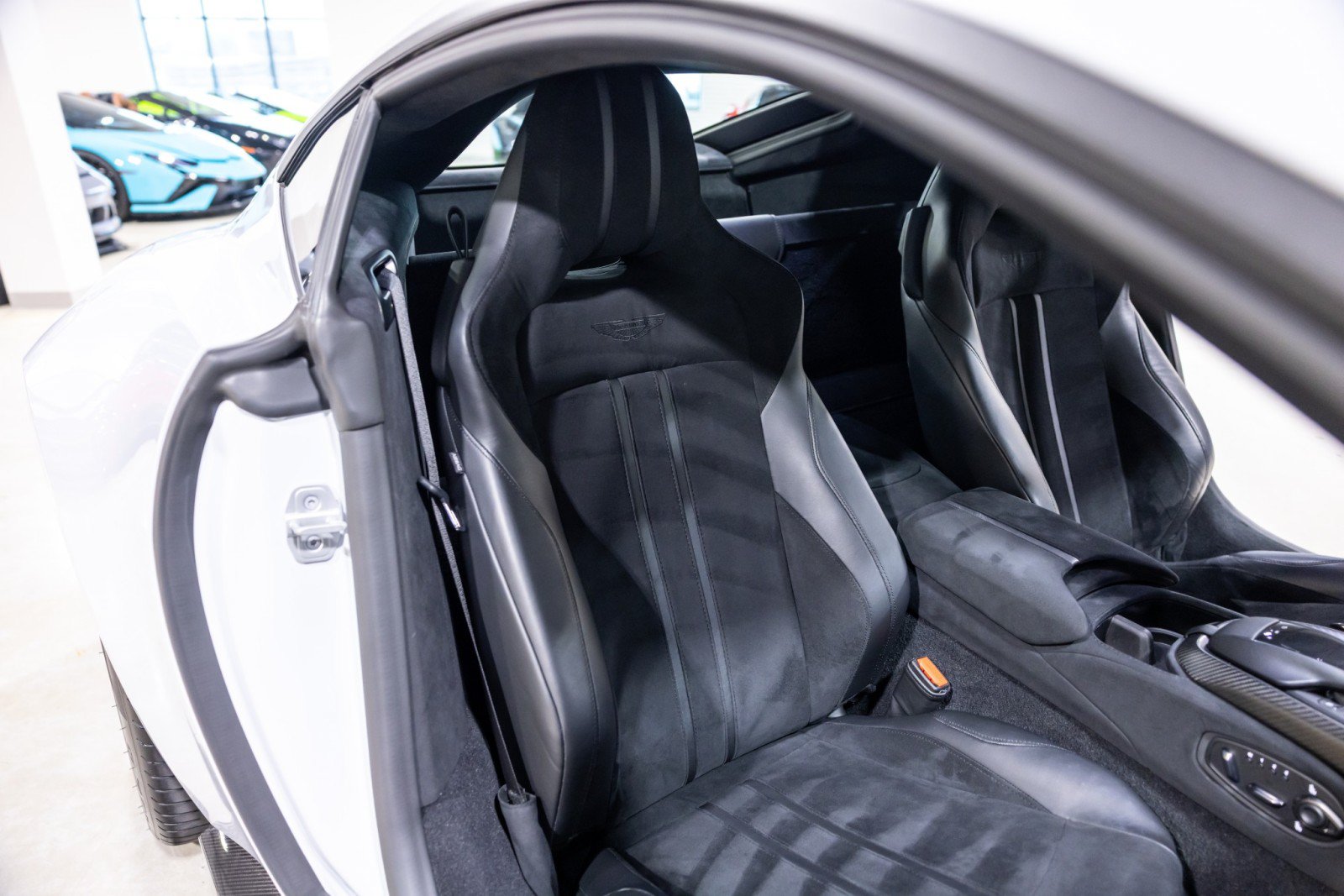 Used 2019 Aston Martin V8 Vantage Coupe RWD image 34