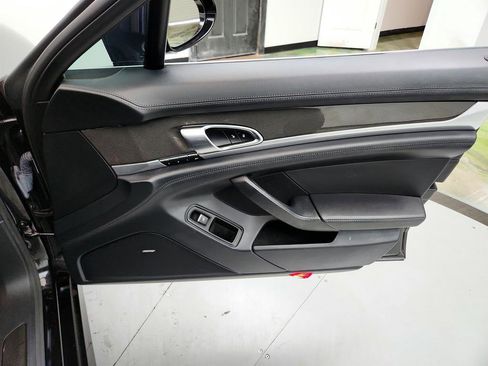 Used 2014 Porsche Panamera Turbo image 29