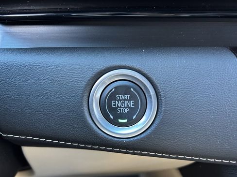 Used 2024 Cadillac Escalade ESV Premium Luxury image 30