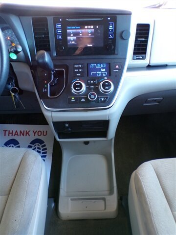 Used 2017 Toyota Sienna L FWD image 29