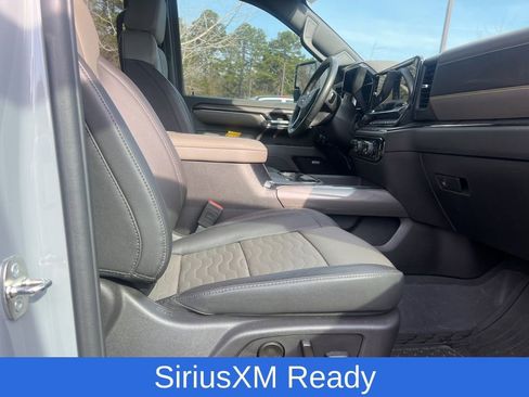 Used 2024 Chevrolet Silverado 2500 ZR2 w/ Technology Package image 15