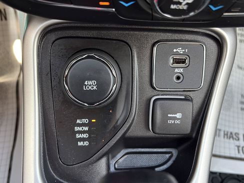 Used 2020 Jeep Compass Latitude AWD/4WD image 13