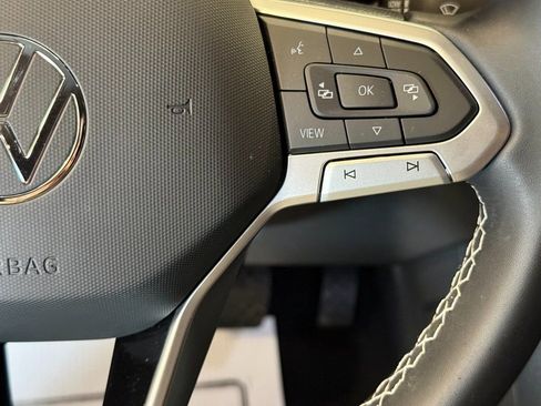 Used 2023 Volkswagen Tiguan SE image 11