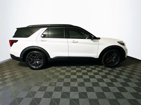 Used 2025 Ford Explorer ST RWD image 9