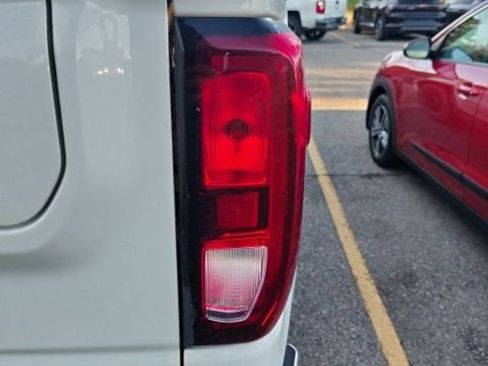 Used 2021 GMC Sierra 1500 Elevation image 9