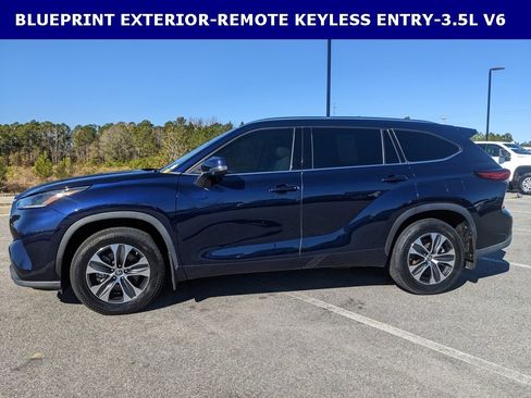 Used 2021 Toyota Highlander XLE image 11