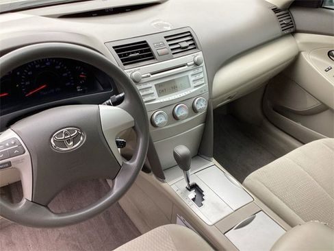Used 2011 Toyota Camry LE image 21