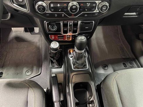Used 2025 Jeep Wrangler Unlimited Sport AWD/4WD image 13
