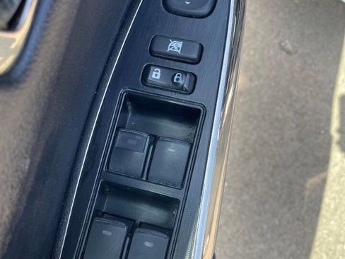 Used 2013 Toyota Avalon Limited image 18