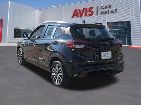 Used 2024 Nissan Kicks SV image 3