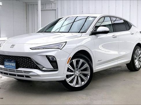 Certified 2025 Buick Envista Avenir image 2