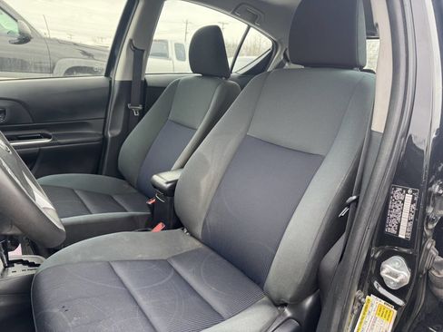 Used 2016 Toyota Prius C Two image 7